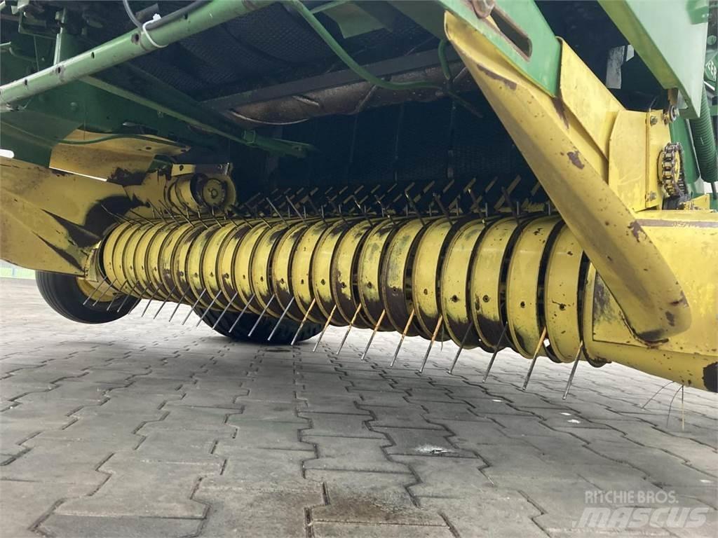 John Deere 550 Rundbalspressar