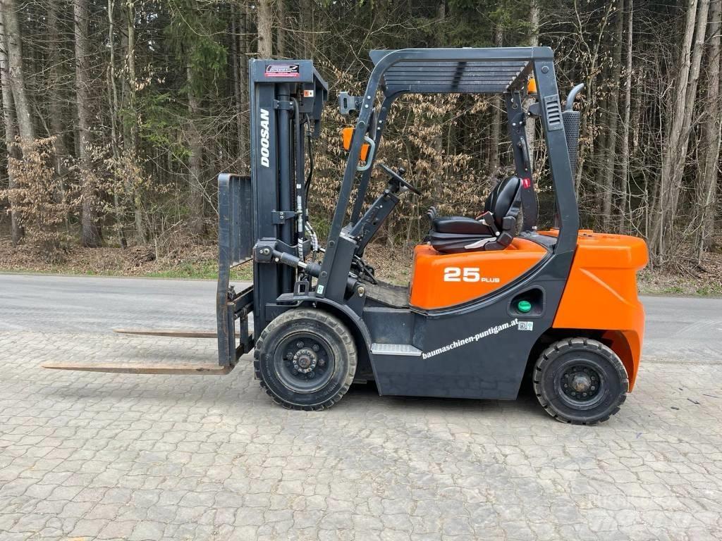 Doosan D 25 GP Dieselmotviktstruckar