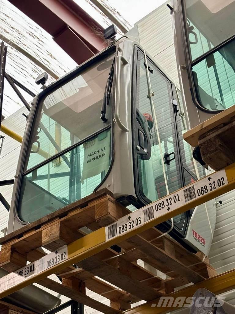 Takeuchi TB 225 Minigrävare < 7t