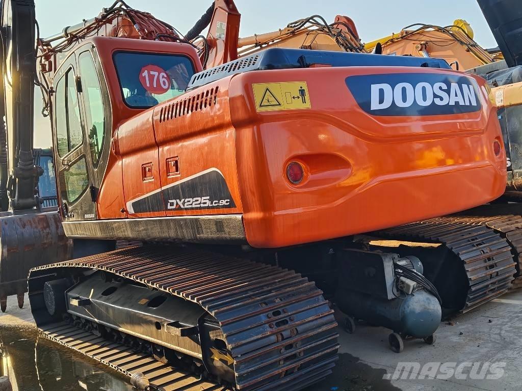 Doosan DX 225 LC-9C Bandgrävare