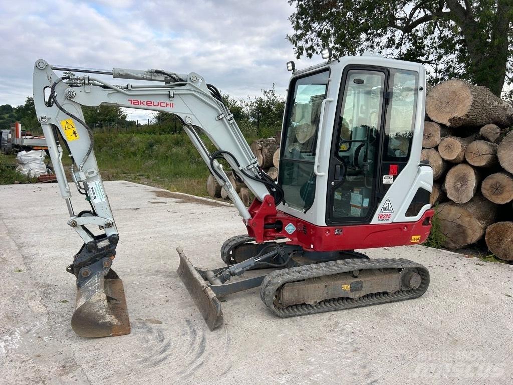 Takeuchi TB 225 Minigrävare < 7t