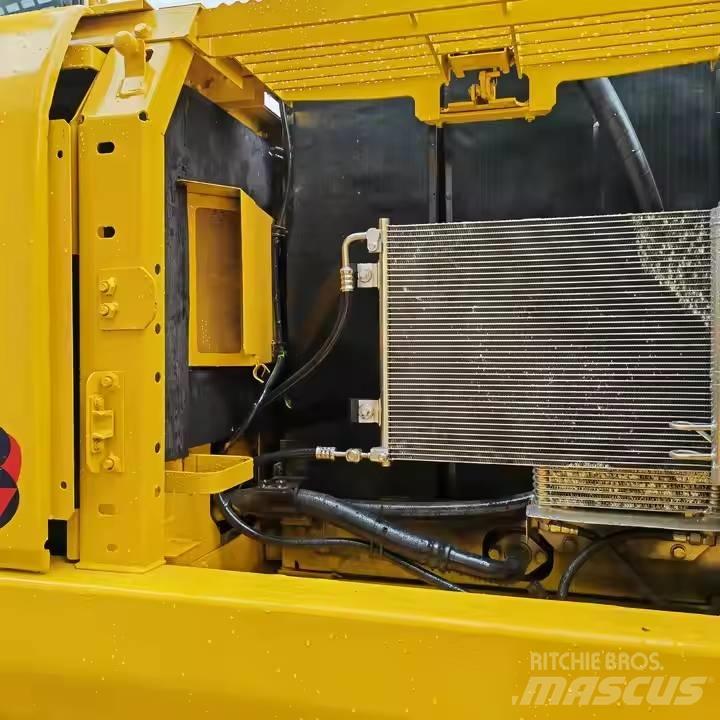 Komatsu PC220-8 Bandgrävare