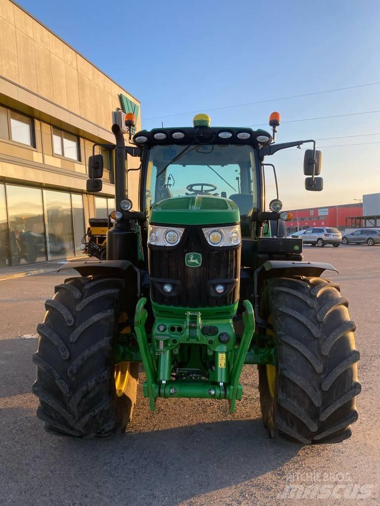 John Deere 6215 R Traktorer