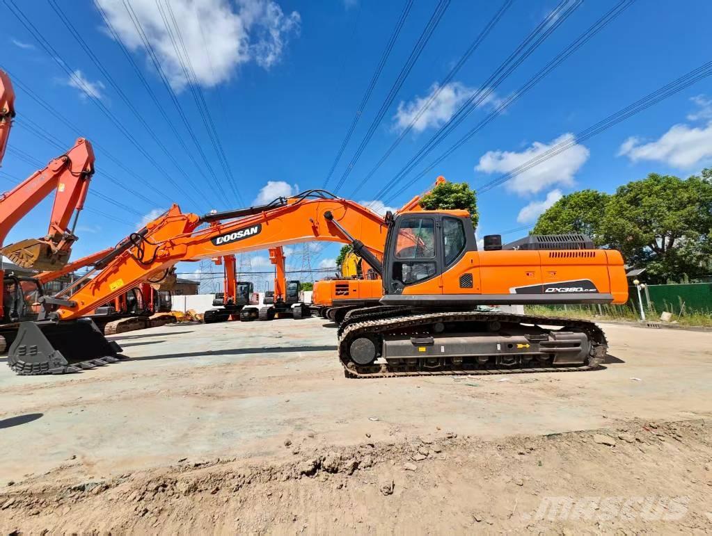 Doosan DX 380 LC Bandgrävare