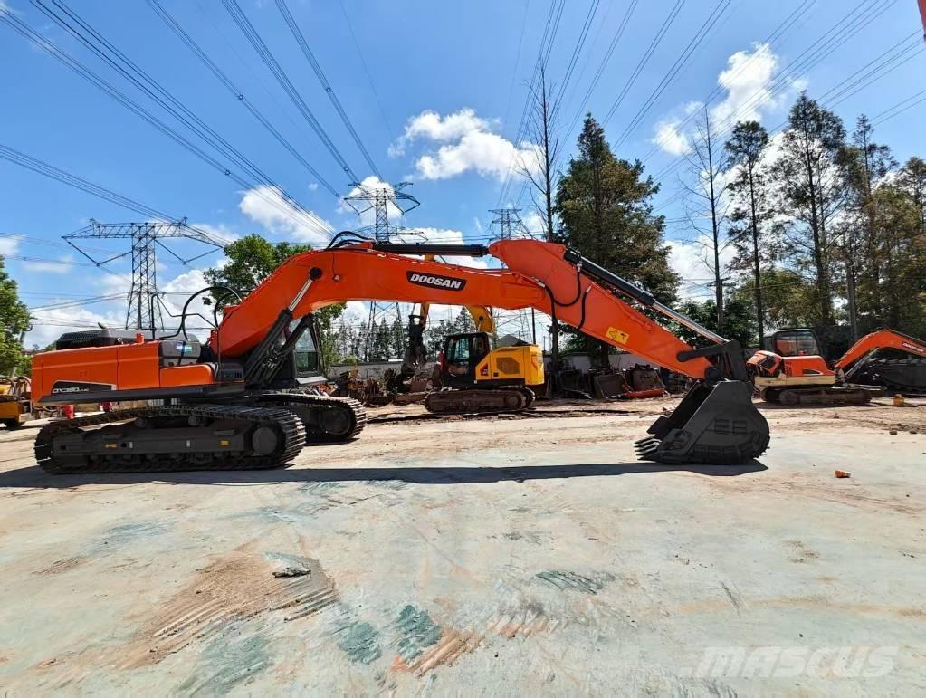 Doosan DX 380 LC Bandgrävare