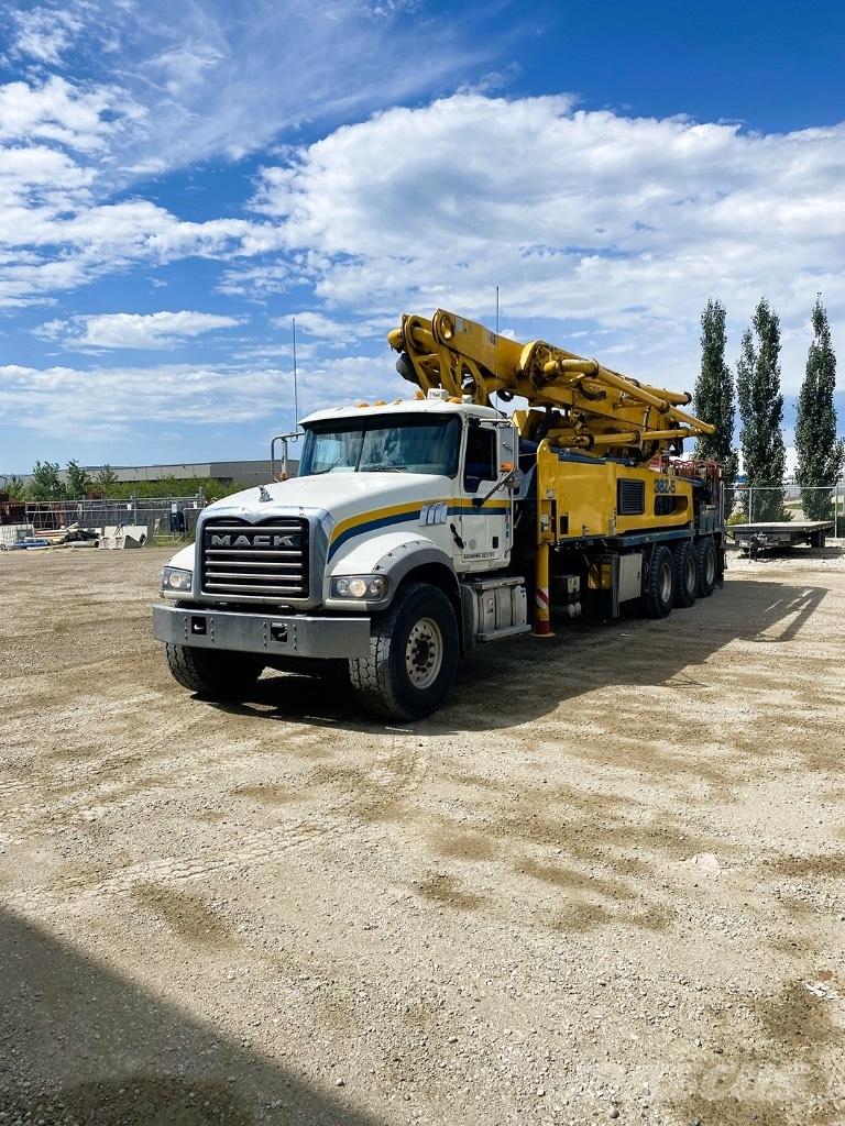 Putzmeister (#193) 38M Lastbilar med betongpump