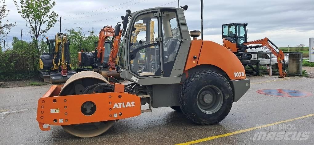 Atlas 1070 Jordkompaktorer