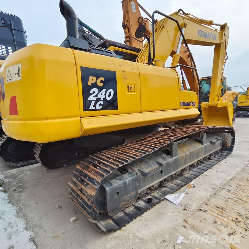 Komatsu PC 240-8 Bandgrävare