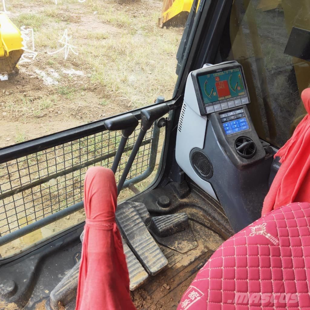 Komatsu PC200-8 Bandgrävare