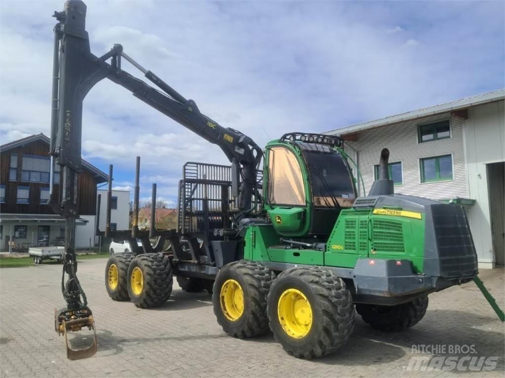 John Deere 1210 G Skotare