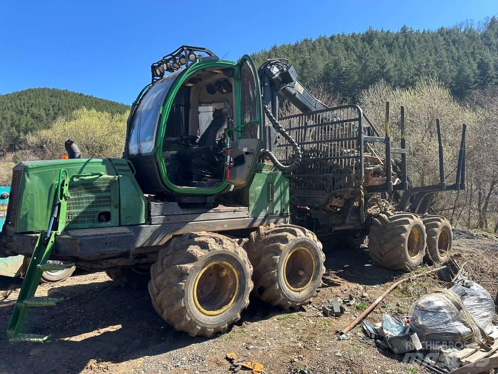 John Deere 810 E Skotare