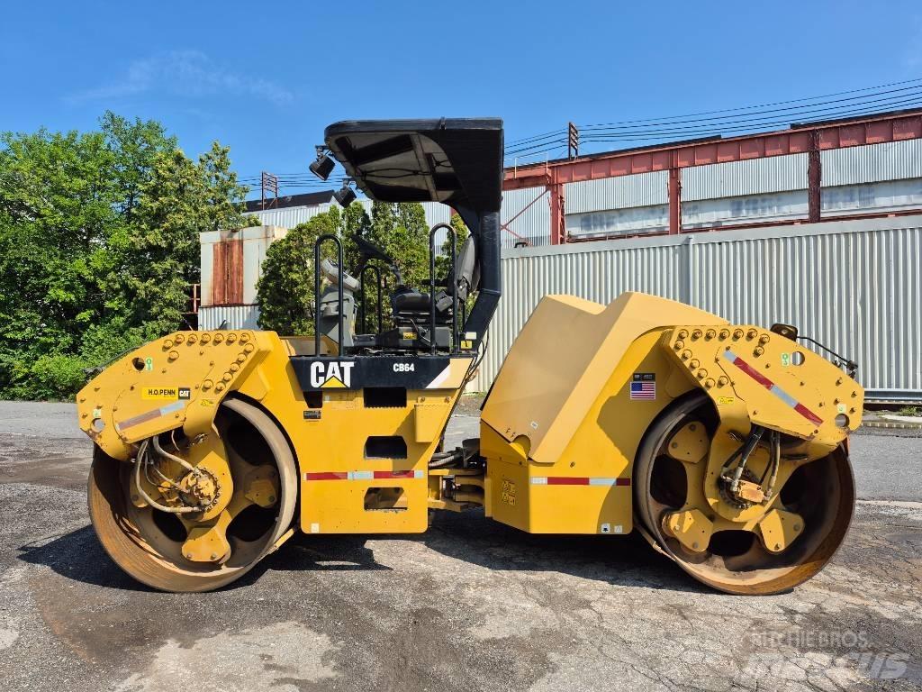 CAT CB 64 Tvåvalsvältar
