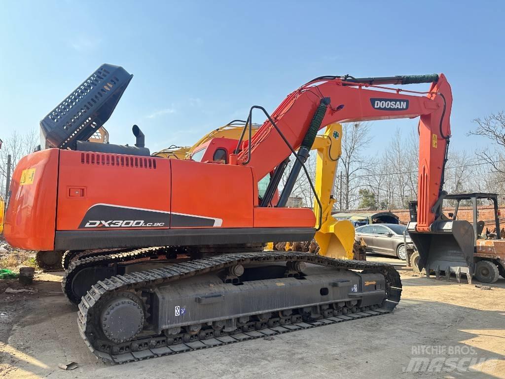 Doosan DX 300 Bandgrävare