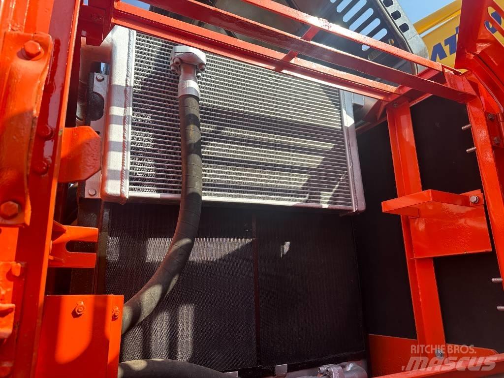 Doosan DX 300 Bandgrävare