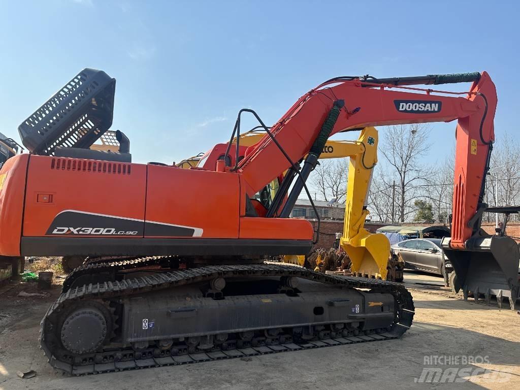Doosan DX 300 Bandgrävare