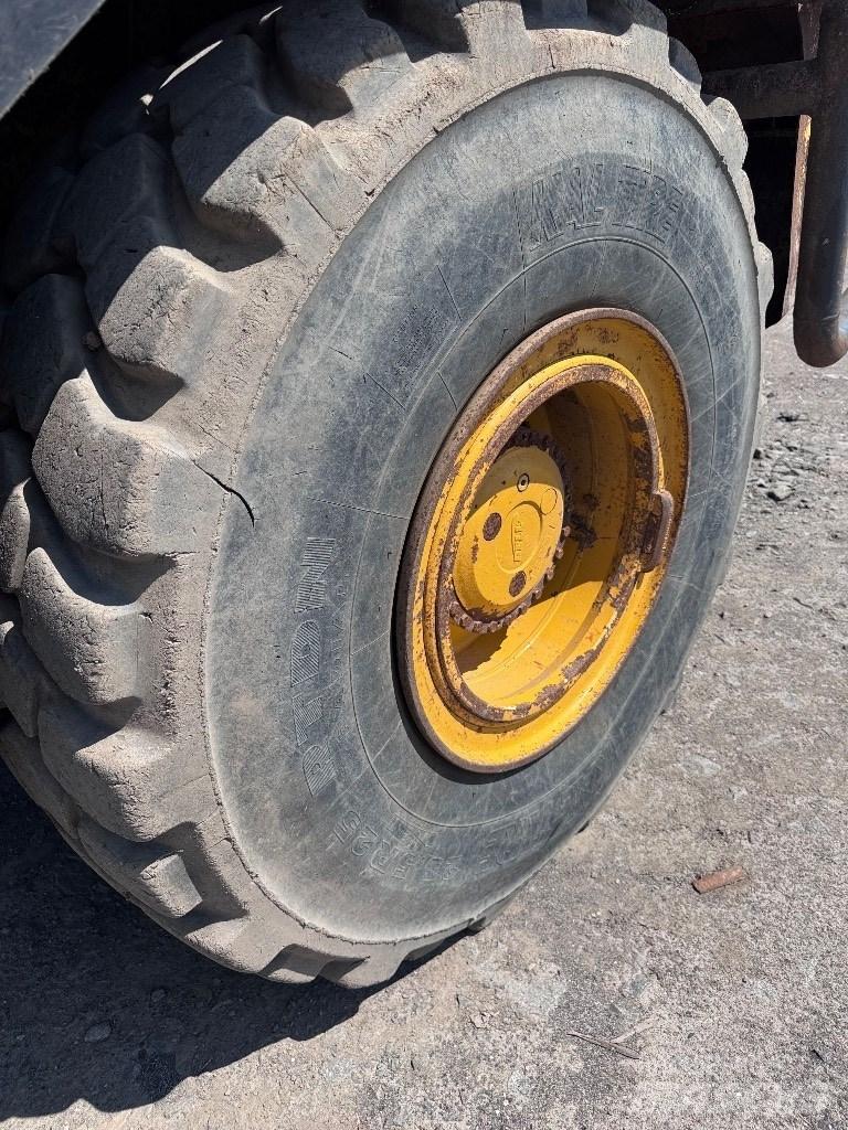 Bell B 25 D Midjestyrd dumper