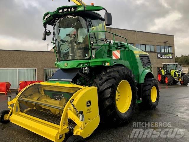 John Deere 8200 i Självgående fälthackar