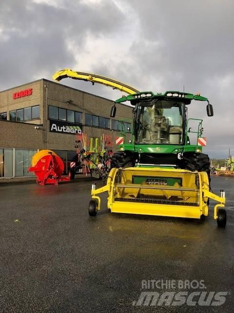 John Deere 8200 i Självgående fälthackar