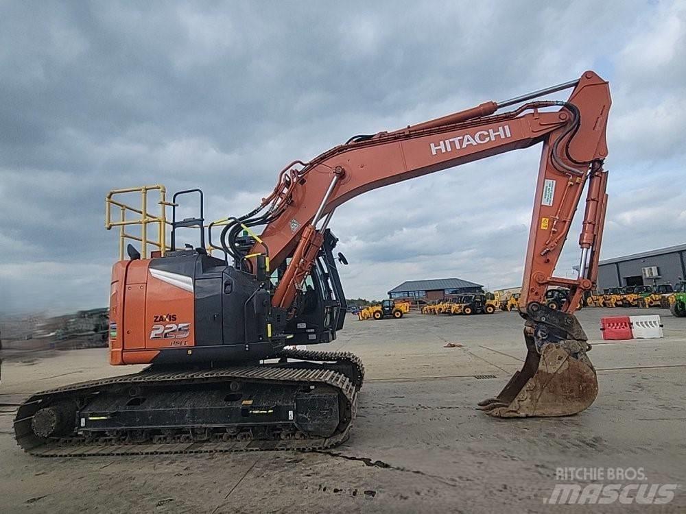 Hitachi ZX225USLC-7 Bandgrävare
