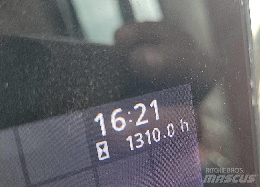 Hitachi ZX225USLC-7 Bandgrävare