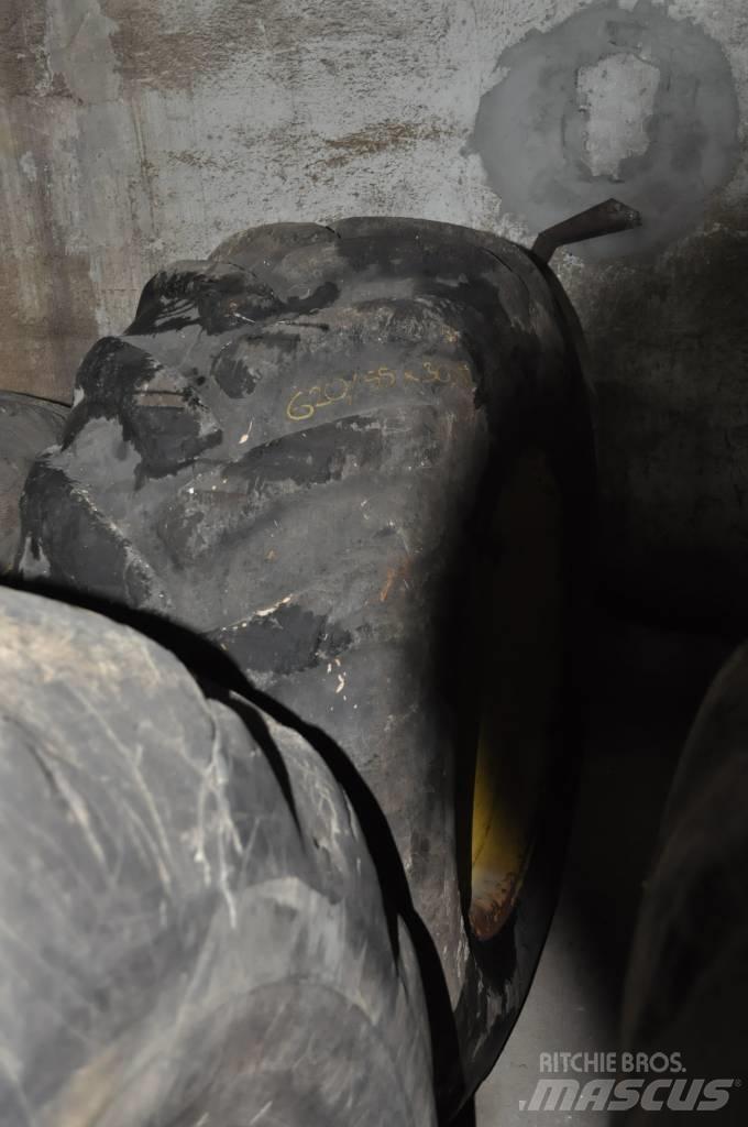 Nokian 620/55x30.5 Däck, hjul och fälgar
