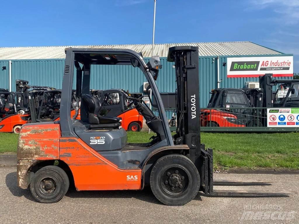 Toyota 02- 8FDF30 Dieselmotviktstruckar