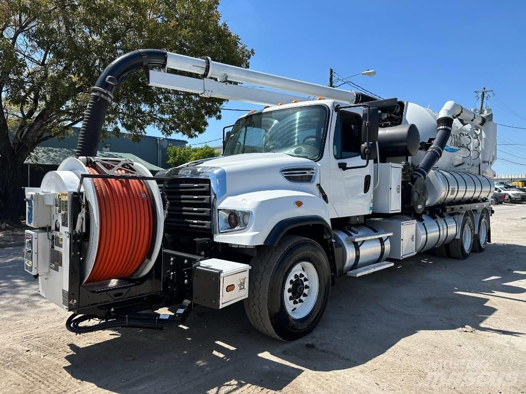 Freightliner 114 SD Slamsugningsbil