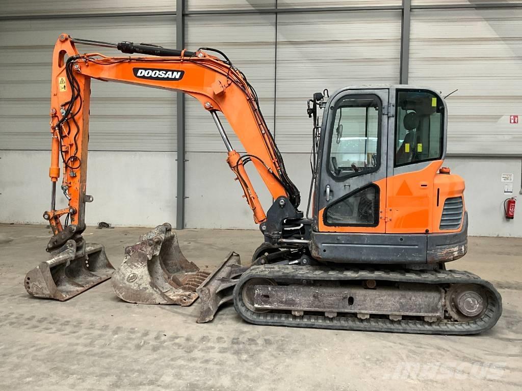 Doosan DX 80 R Midigrävmaskiner 7t - 12t