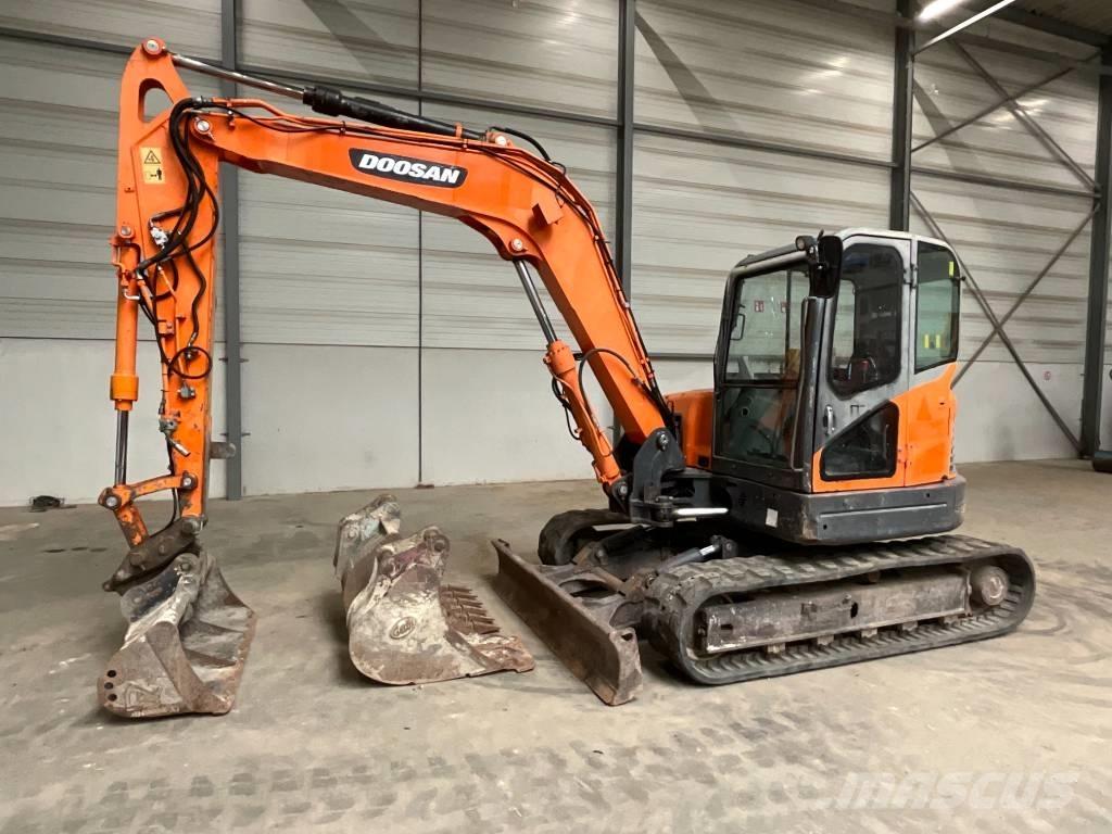 Doosan DX 80 R Midigrävmaskiner 7t - 12t