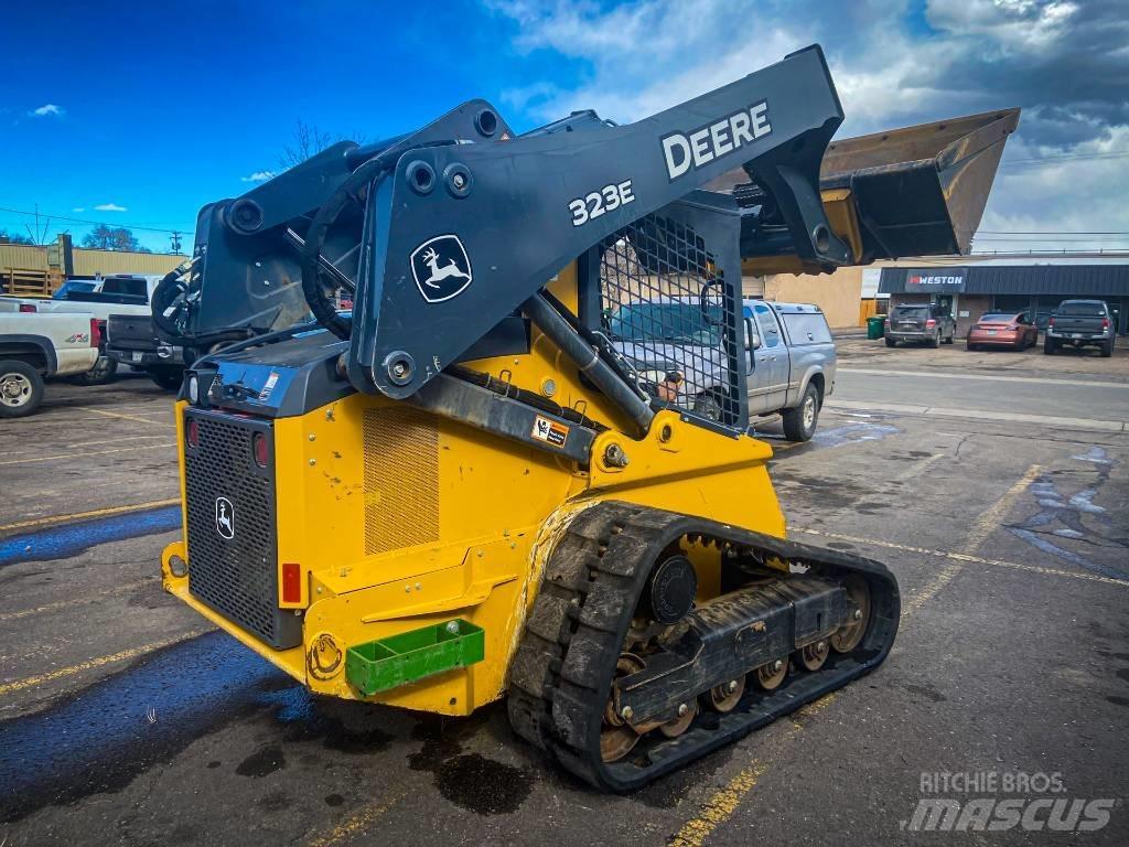 John Deere 323 E Kompaktlastare