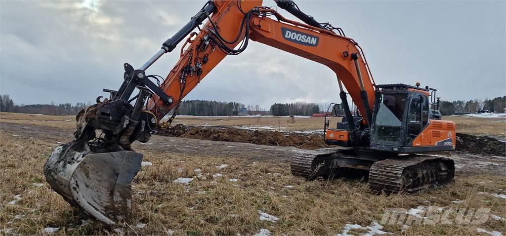 Doosan DX300 LC-5 Bandgrävare