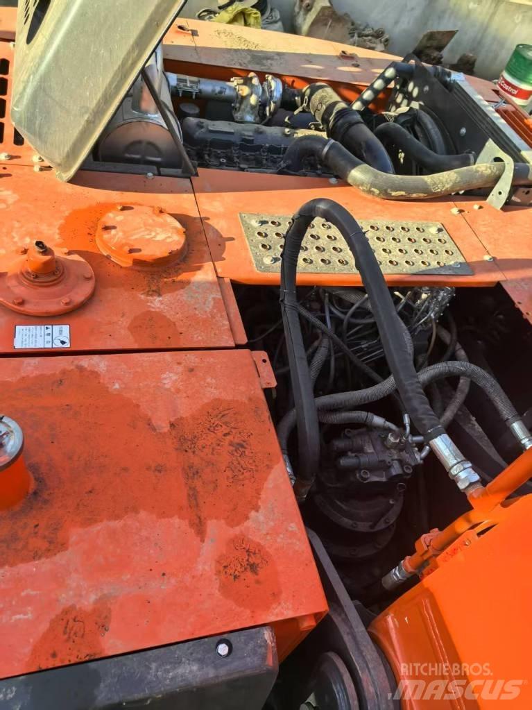 Hitachi ZX 240-3 Bandgrävare