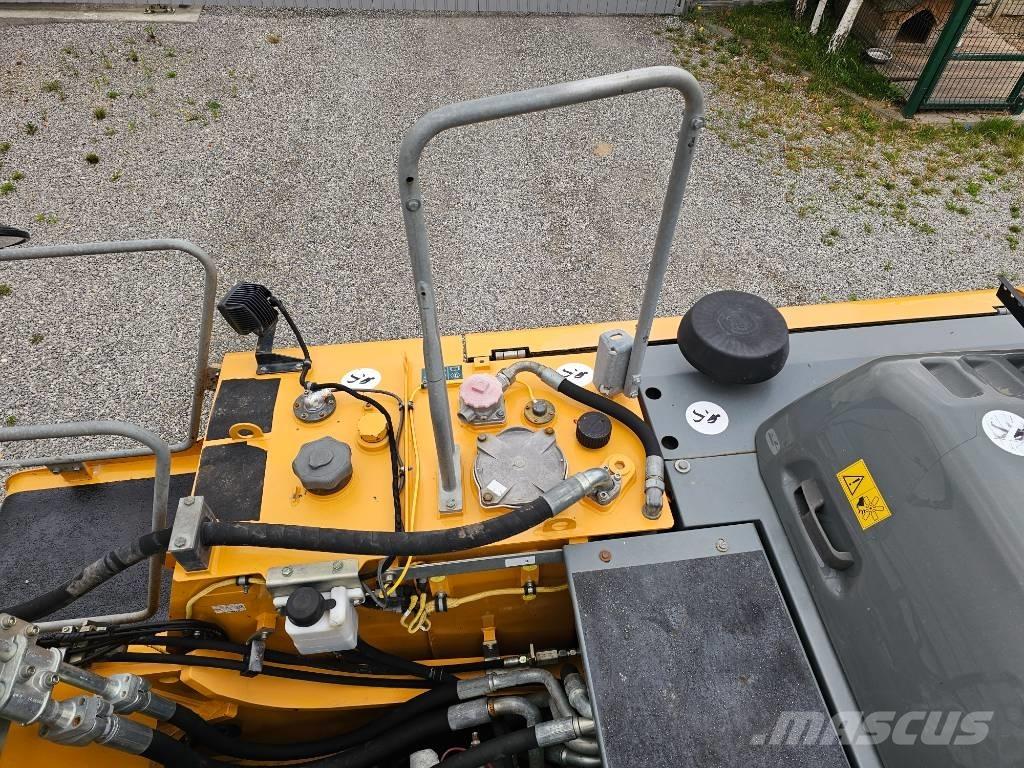 Liebherr R 922 Bandgrävare