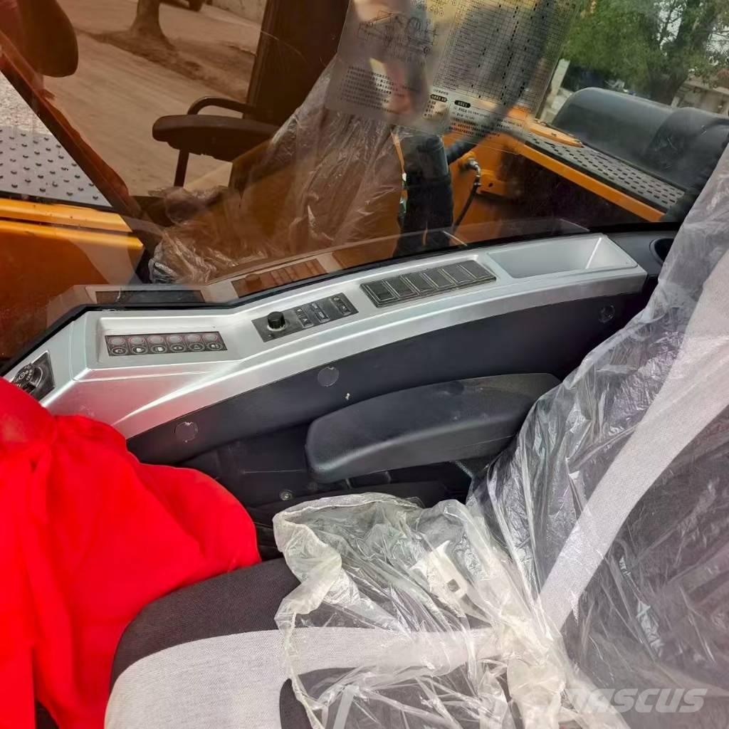 Hyundai 220LC-9S Bandgrävare