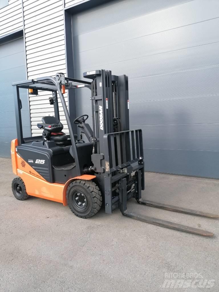 Doosan B 25 NS Elmotviktstruckar