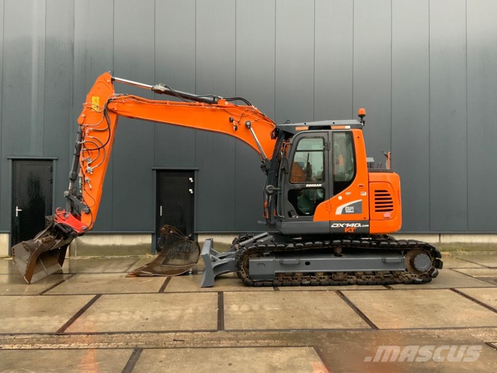 Doosan DX 140 LCR Bandgrävare