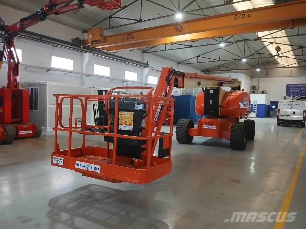 JLG 800 AJ Bomliftar