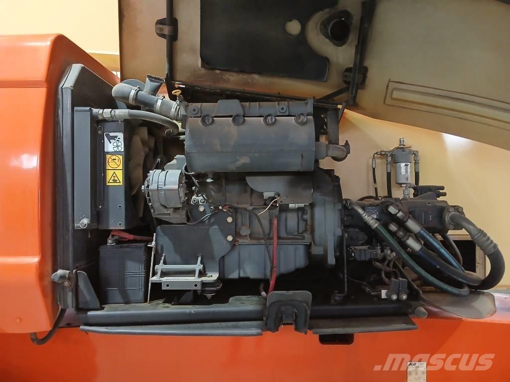 JLG 800 AJ Bomliftar