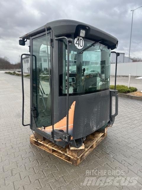 CASE 721 F USED CAB Hytter och interiör
