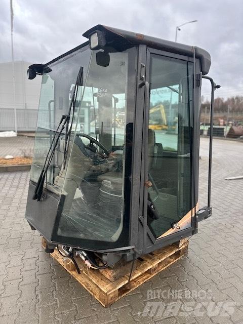CASE 721 F USED CAB Hytter och interiör