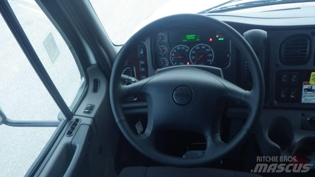 Freightliner M2 106 Chassier