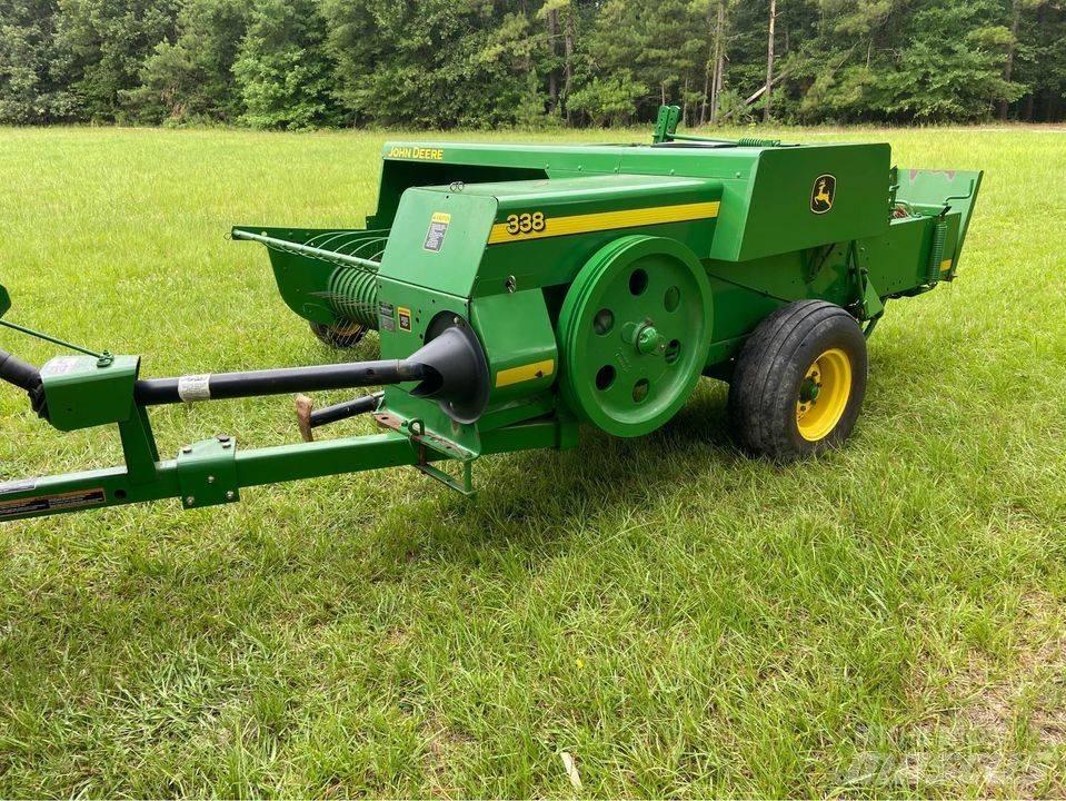 John Deere 338 Baler Fyrkantspressar