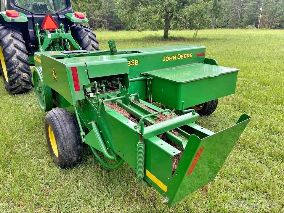 John Deere 338 Baler Fyrkantspressar
