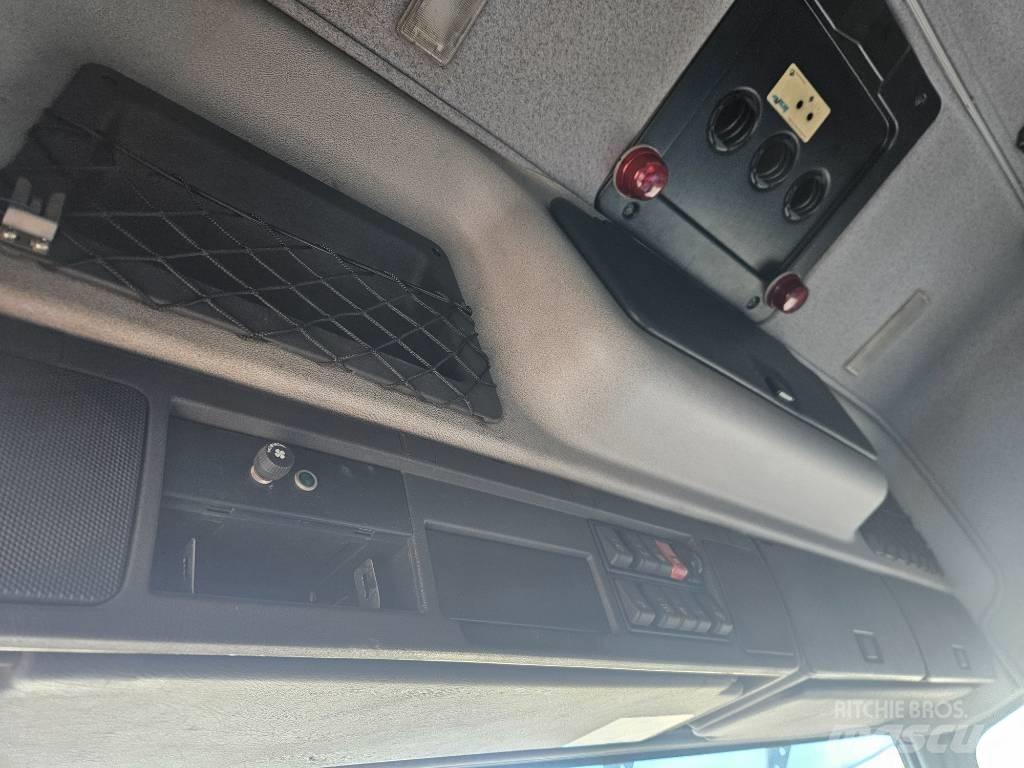 Volvo FM12 420 8x2 Lastväxlare med kabellift