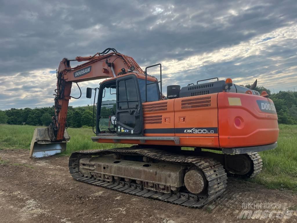 Doosan DX 300 LC Bandgrävare