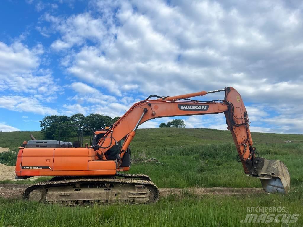Doosan DX 300 LC Bandgrävare