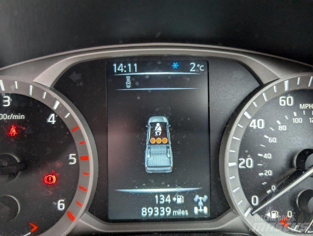 Nissan Navara Flakbilar/Pickuper