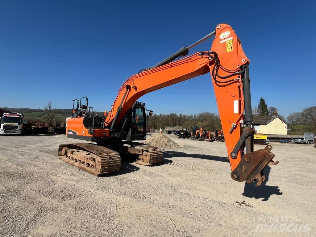 Doosan DX 225 Bandgrävare