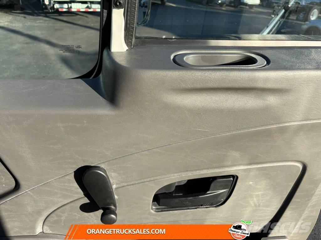 International 4300 Skåpbilar