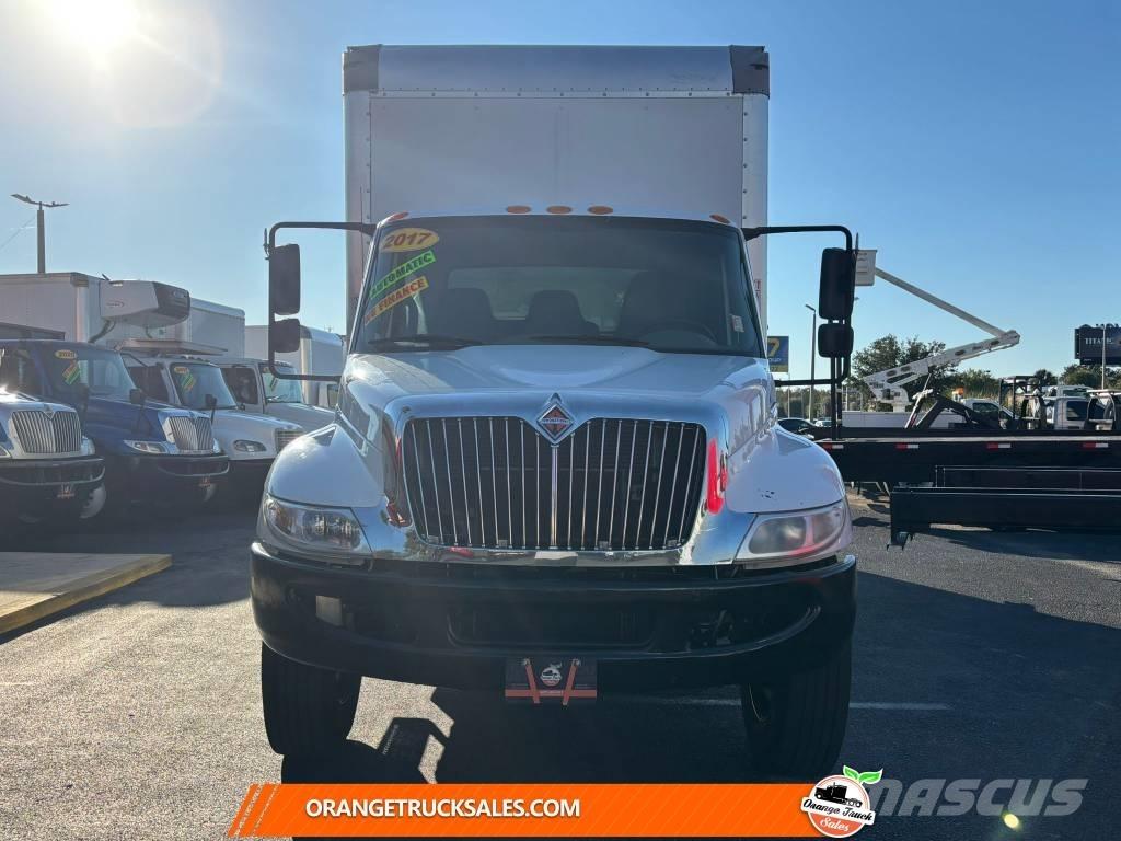 International 4300 Skåpbilar